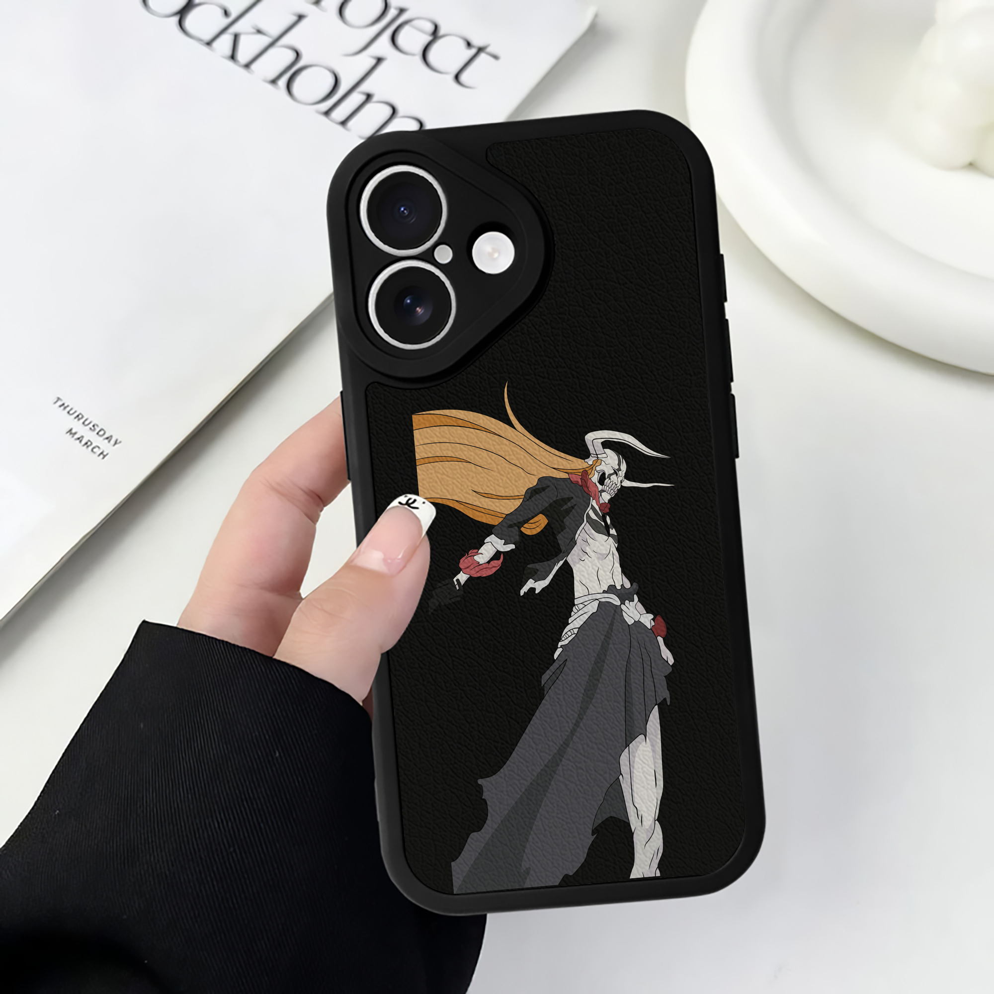 ブリーチ 黒崎一護（くろさき いちご）BLEACH Kurosaki Ichigo 【iPhone 16シリーズ対応】シリコンスマホケース（レザー調） 材質：シリコン